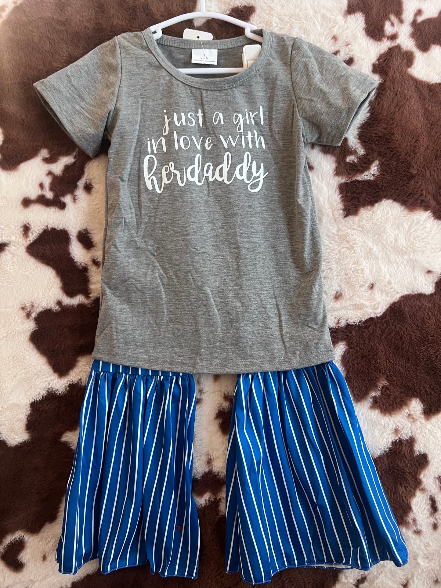 Girl in love with her daddy